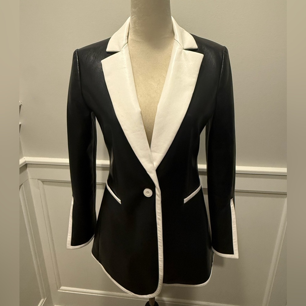 Alice+Olivia sz4 Black and White Breann  Vegan Leather Blazer; perfect condition